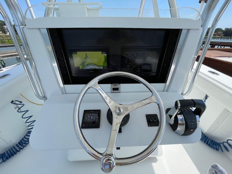 2010 Bahama 31 Center Console