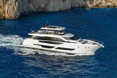 Ferretti Yachts 860