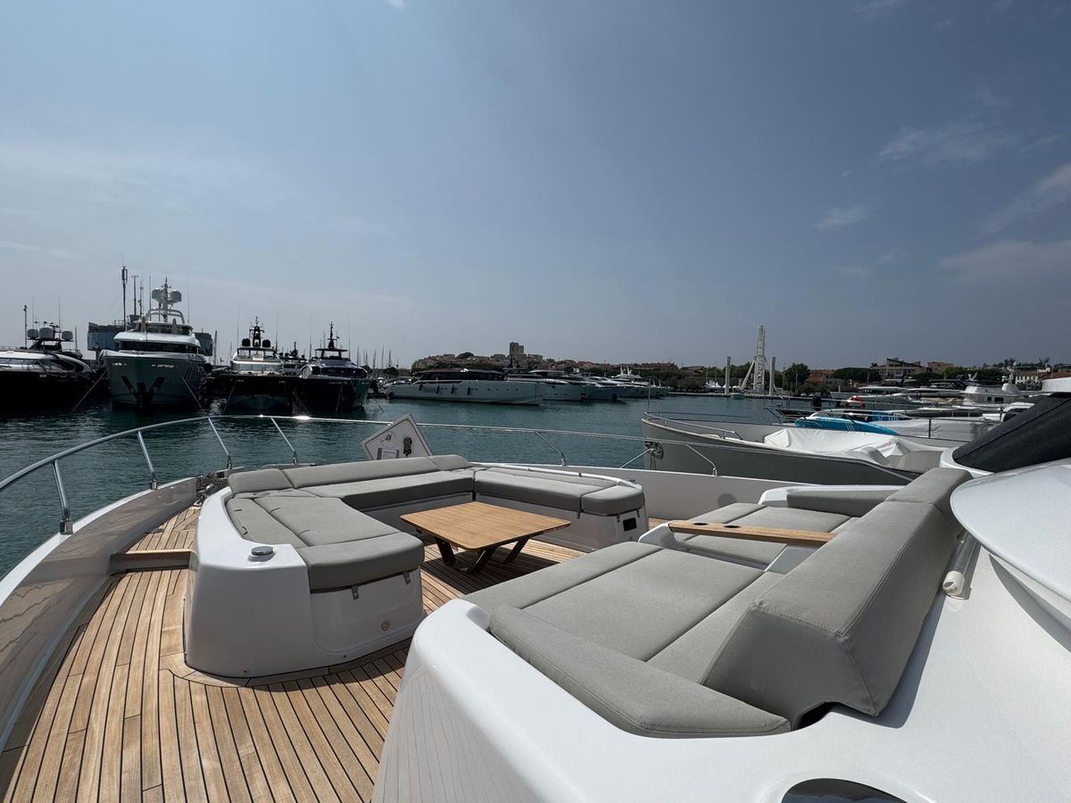 2024 Ferretti Yachts 88 