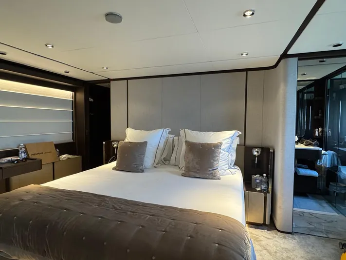  Yacht Photos Pics Ferretti Yachts 860 2024 used yacht for sale