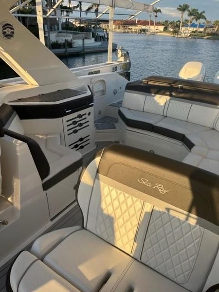 2017 Sea Ray SLX 310