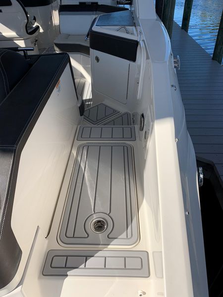 2017 Sea Ray SLX 310