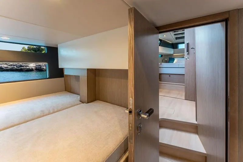  Yacht Photos Pics Photo-7