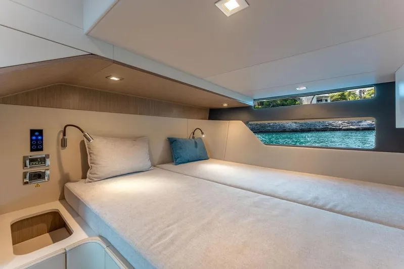  Yacht Photos Pics Photo-4