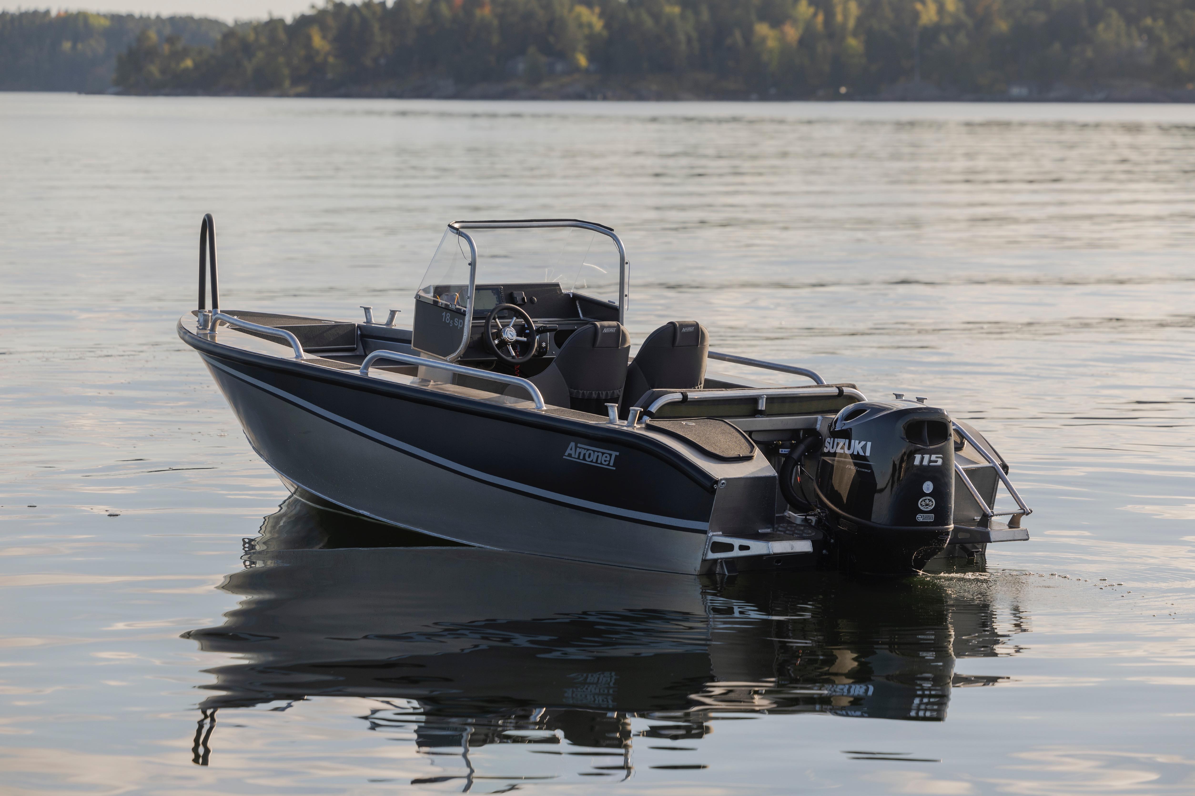 2025 Arronet 18 SP boat with Suzuki engine on calm water.