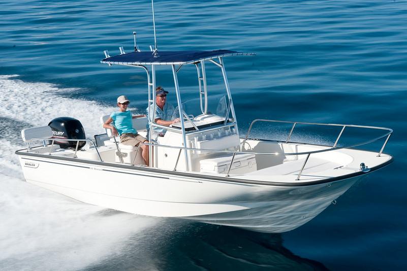 2017 Boston Whaler 210 Montauk
