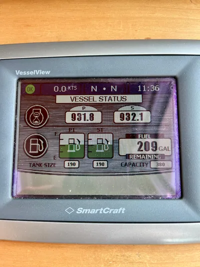Serendipity II Yacht Photos Pics VesselView display showing fuel status on 2010 Sabre 40 Sedan, 209 gallons remaining.
