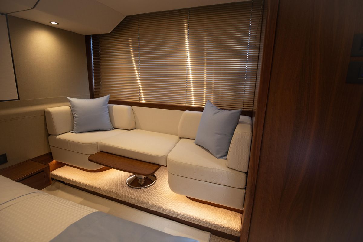 2011 Princess 62