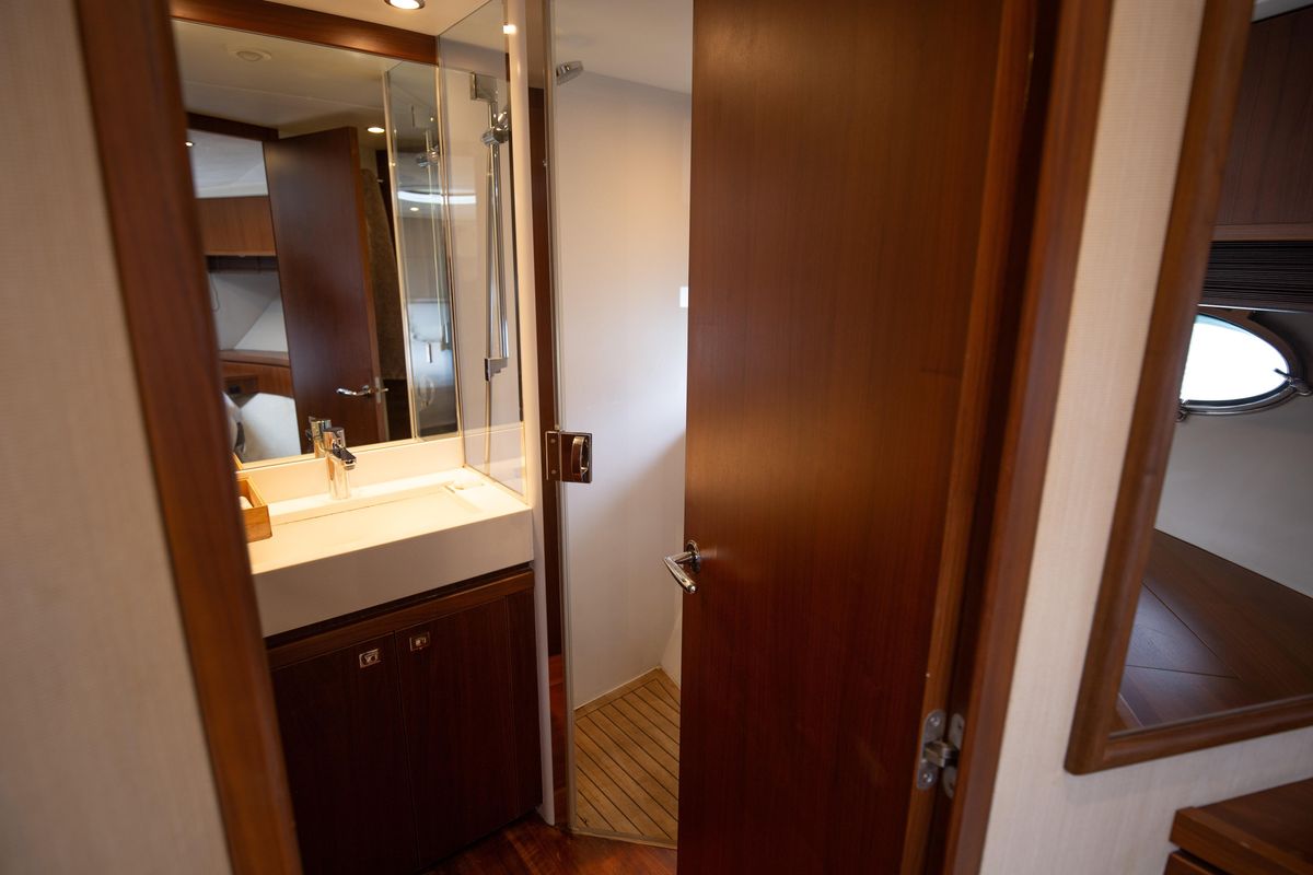 2011 Princess 62