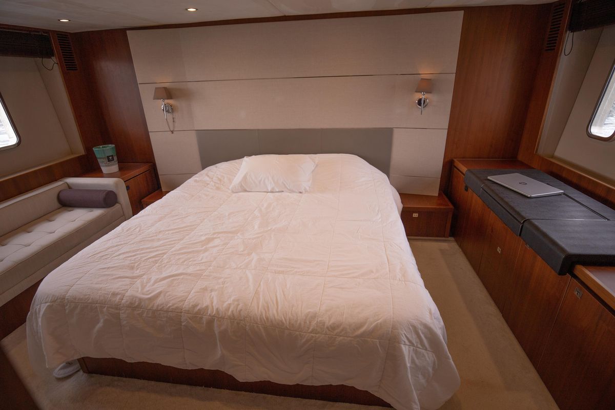 2011 Princess 62