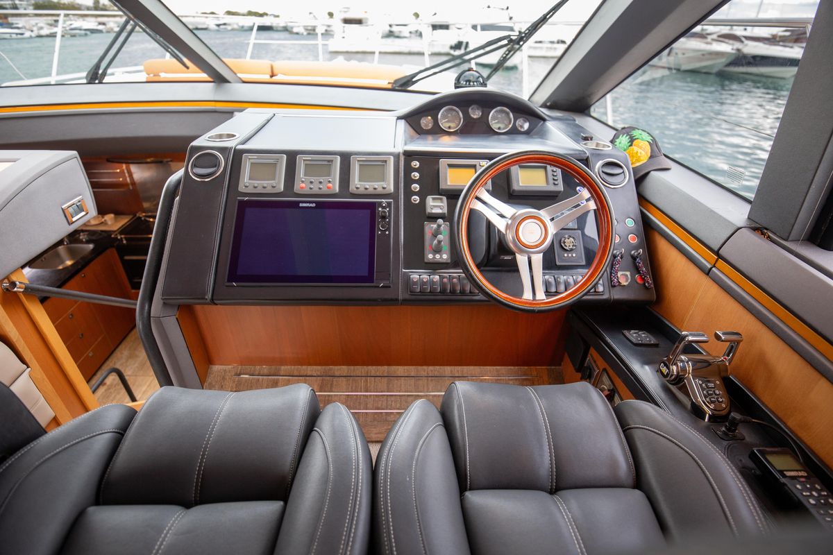 2011 Princess 62