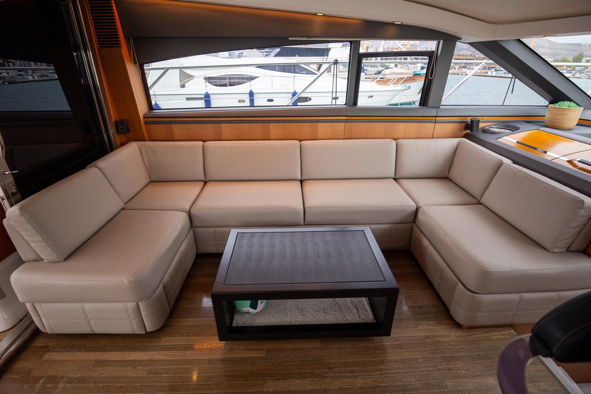 2011 Princess 62