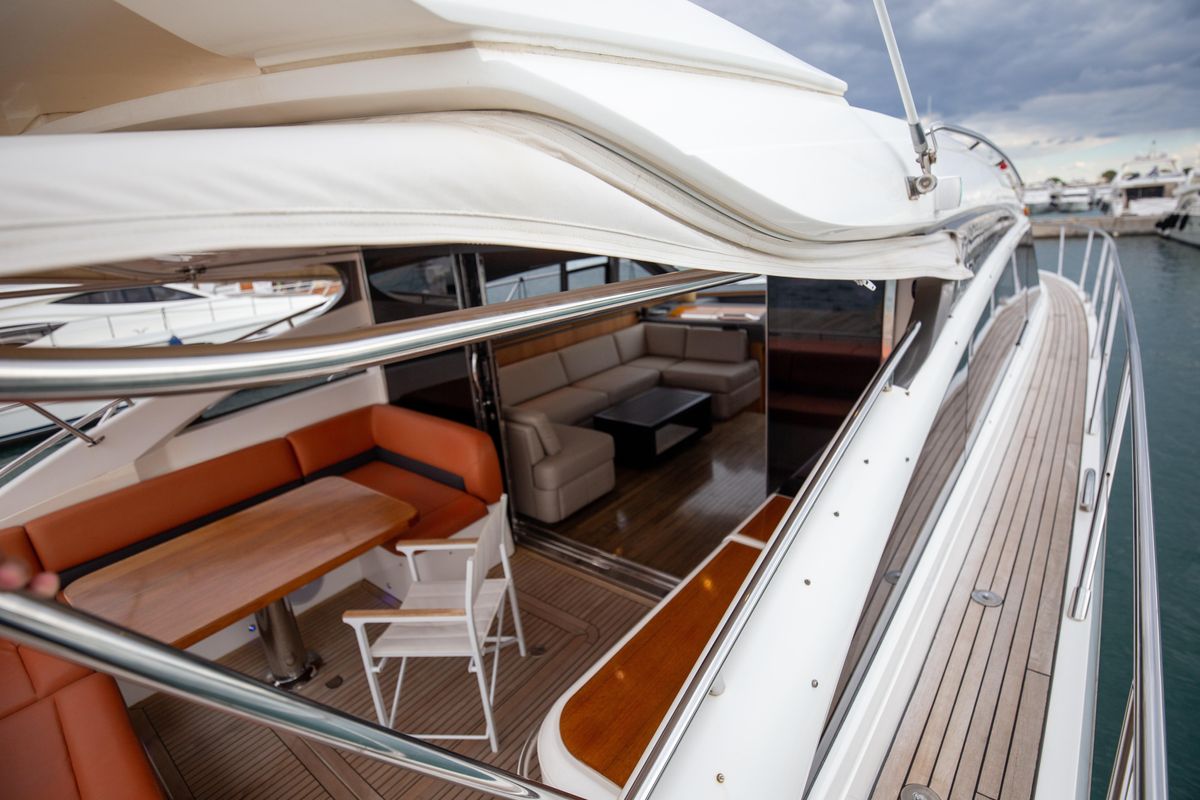 2011 Princess 62