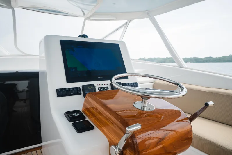 Attitudes Yacht Photos Pics Helm