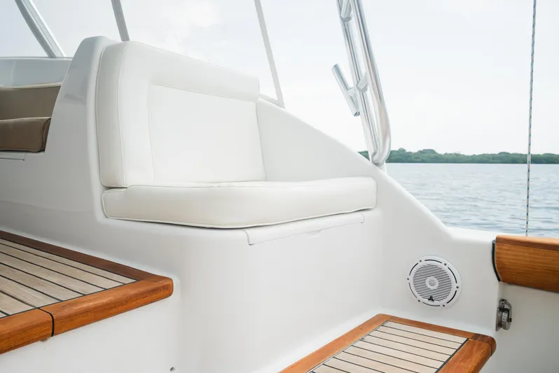 Attitudes Yacht Photos Pics mezzanine seating