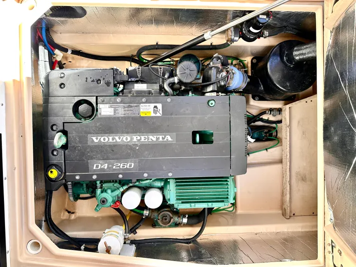  Yacht Photos Pics Volvo Penta D4-260 engine in 2016 Ranger Tugs R-29 boat.