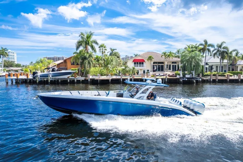  Yacht Photos Pics Midnight Express 43 - Running Profile