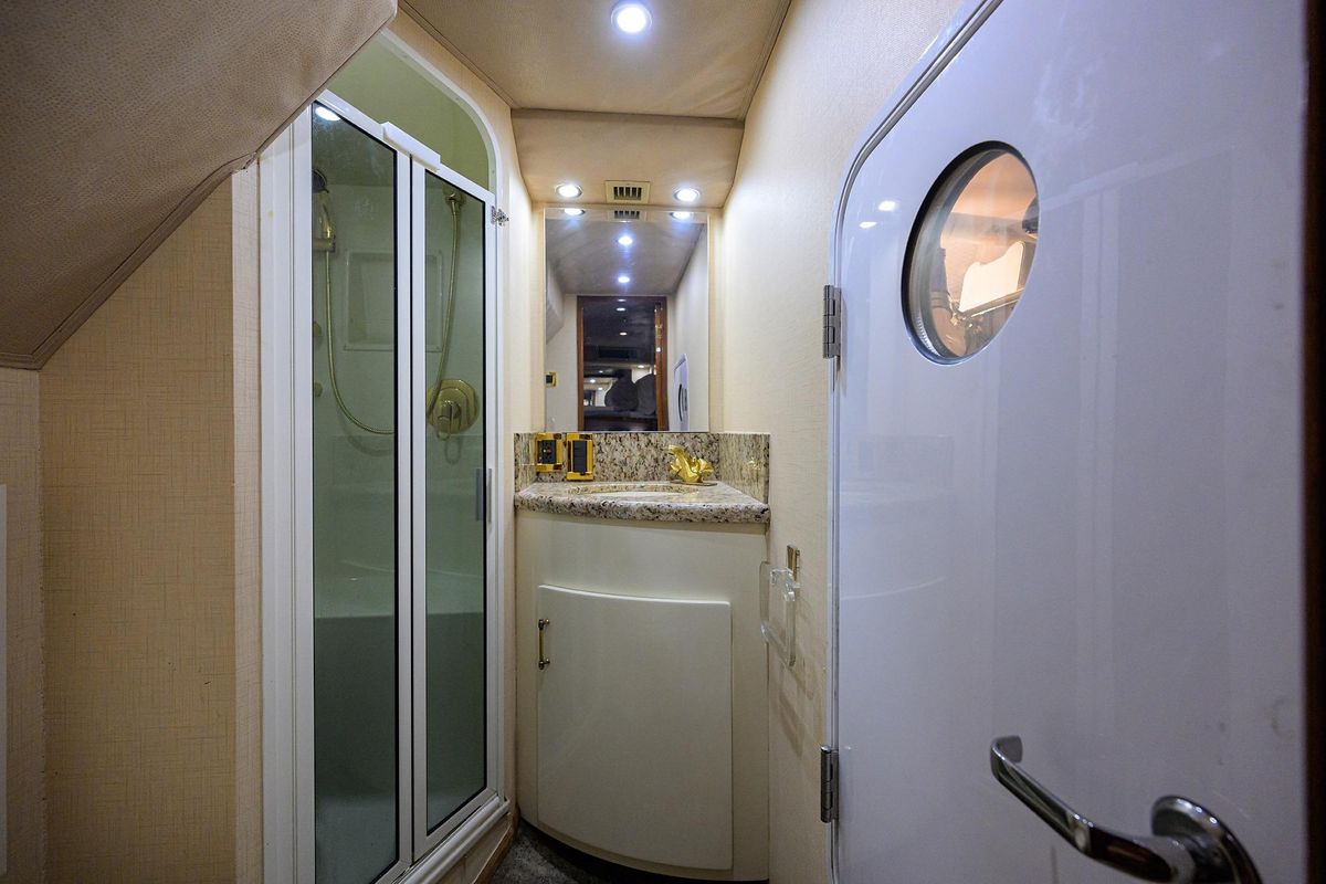 2001 Viking 65 
