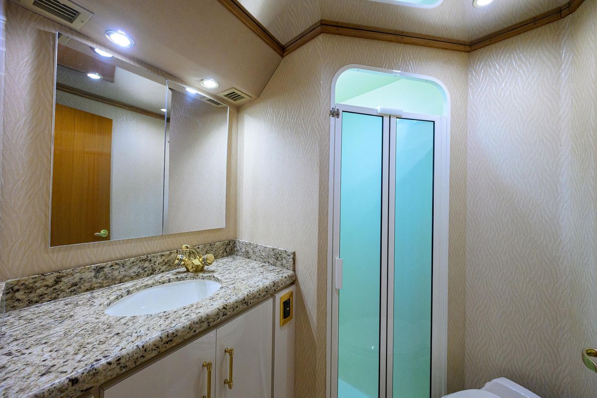 2001 Viking 65 
