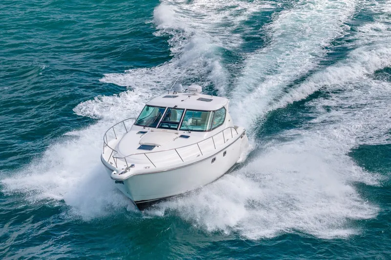  Yacht Photos Pics 2007 Tiara Yachts 4300 Sovran cruising on open water, creating a dynamic wake.