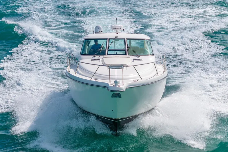  Yacht Photos Pics 2007 Tiara Yachts 4300 Sovran cruising on open water, creating dynamic waves.