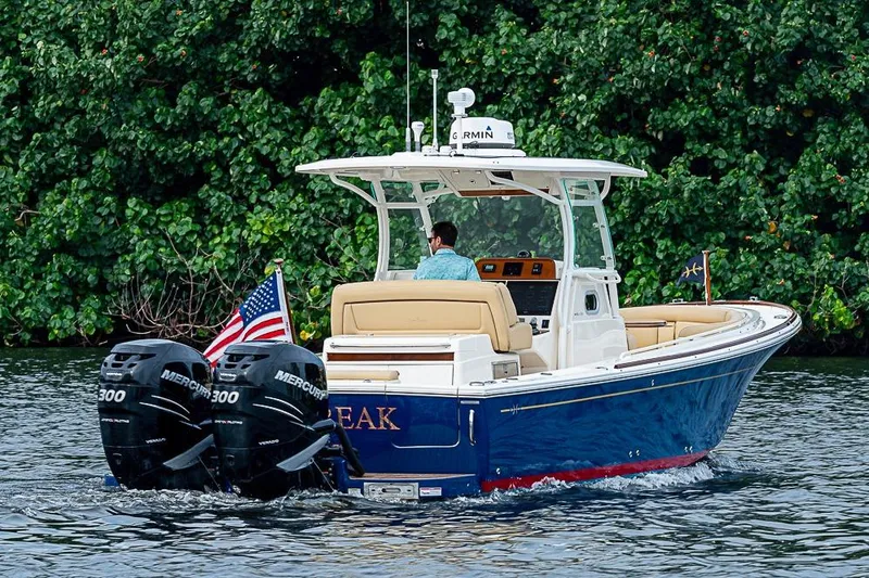 Blue Streak Yacht Photos Pics 2018 Hunt Yachts 32 Center Console cruising with dual Mercury engines.