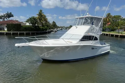 Luhrs 35 Convertible