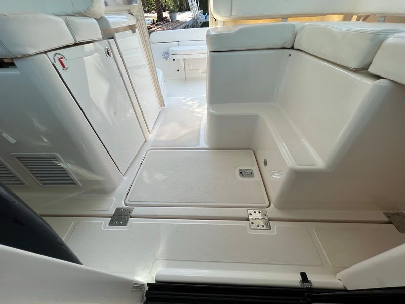2005 Tiara Yachts 3600 Sovran
