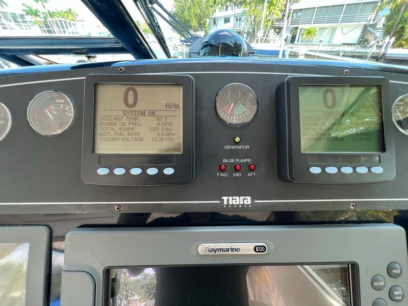 2005 Tiara Yachts 3600 Sovran