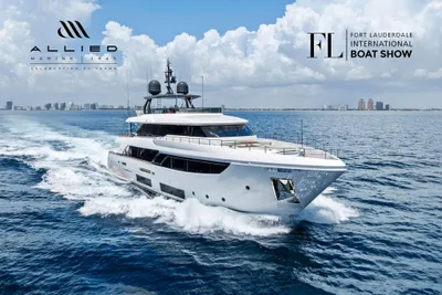 Custom Line Navetta 33