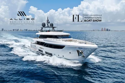 Custom Line Navetta 33