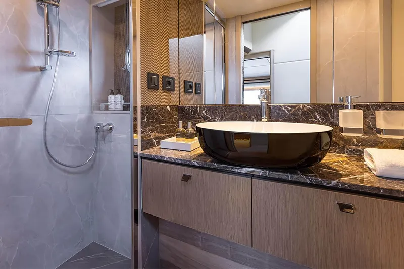  Yacht Photos Pics Manufacturer Provided Image