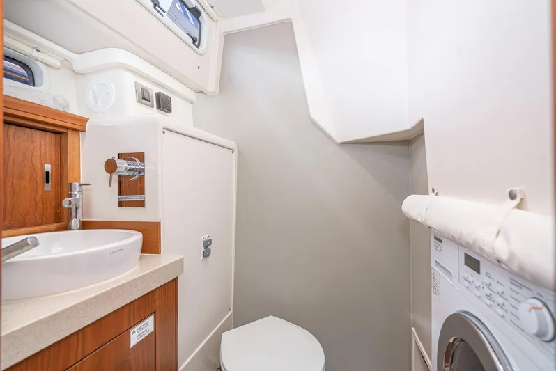 Crosswind Yacht Photos Pics Aft Port Head w Washer/Dryer