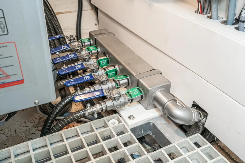 Crosswind Yacht Photos Pics Sea-chest for Airconditioning