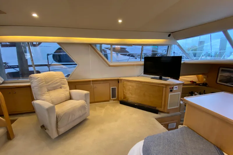 Irish Hurricane Yacht Photos Pics Interior of 1998 Carver 445 Aft Cabin Motor Yacht with recliner and TV.
