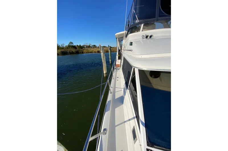 Irish Hurricane Yacht Photos Pics 1998 Carver 445 Aft Cabin Motor Yacht docked on a sunny day.