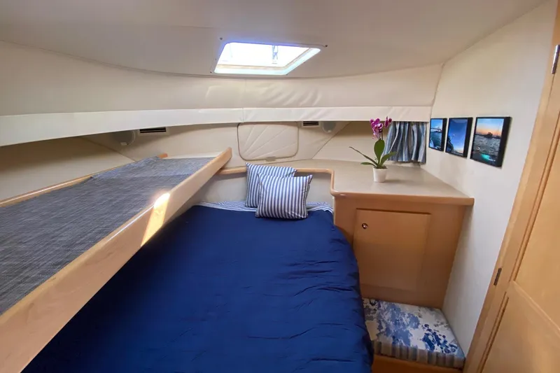 Irish Hurricane Yacht Photos Pics Interior of 1998 Carver 445 Aft Cabin Motor Yacht with cozy bed and decor.