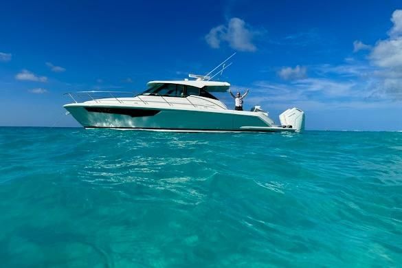2022 Tiara Sport 43 