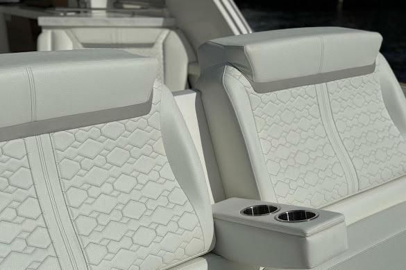 2022 Tiara Sport 43 