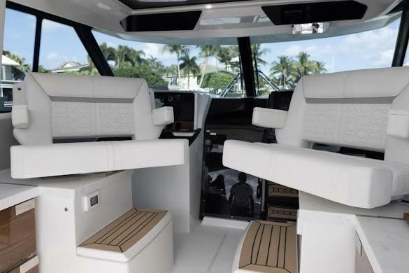2022 Tiara Sport 43 