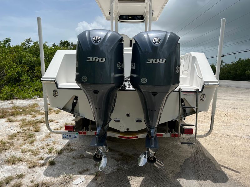 2017 Edgewater 28 DMA Center Console