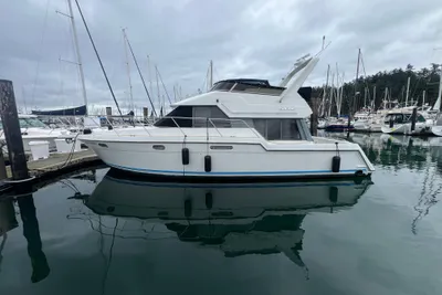 1994 Carver 370 Voyager