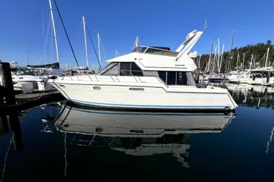 1994 Carver 370 Voyager