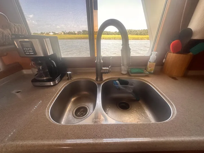 Andiamo Yacht Photos Pics 