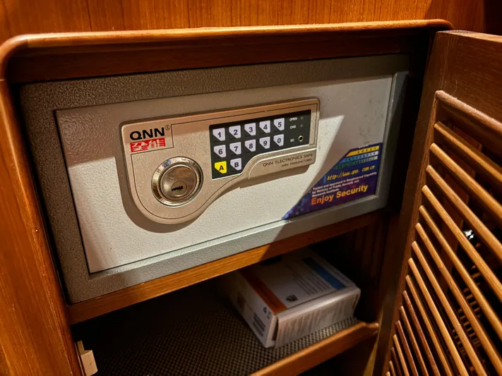 Andiamo Yacht Photos Pics 