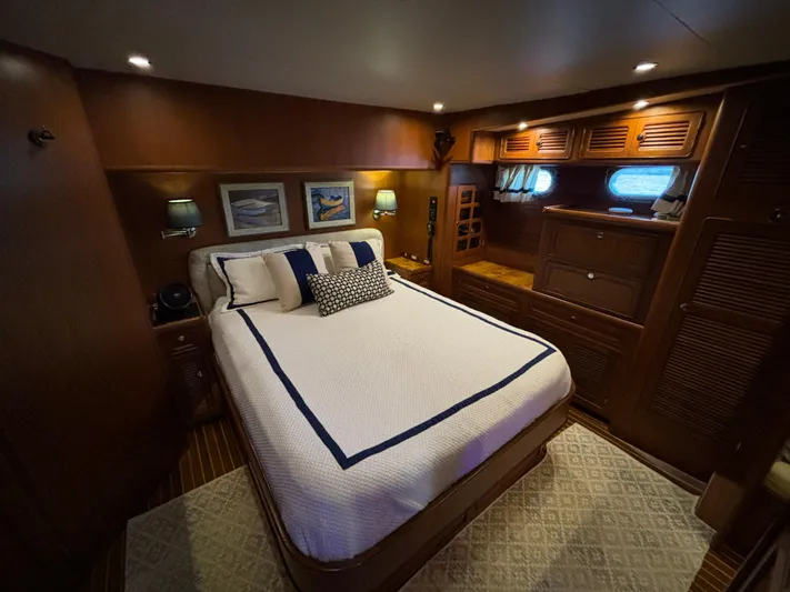 Andiamo Yacht Photos Pics 