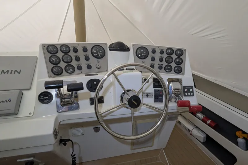Synchronicity Yacht Photos Pics Helm of 2000 Carver 404 Cockpit Motor Yacht with steering wheel and control panel.
