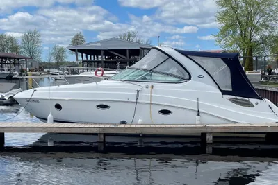 Rinker 290 Express Cruiser