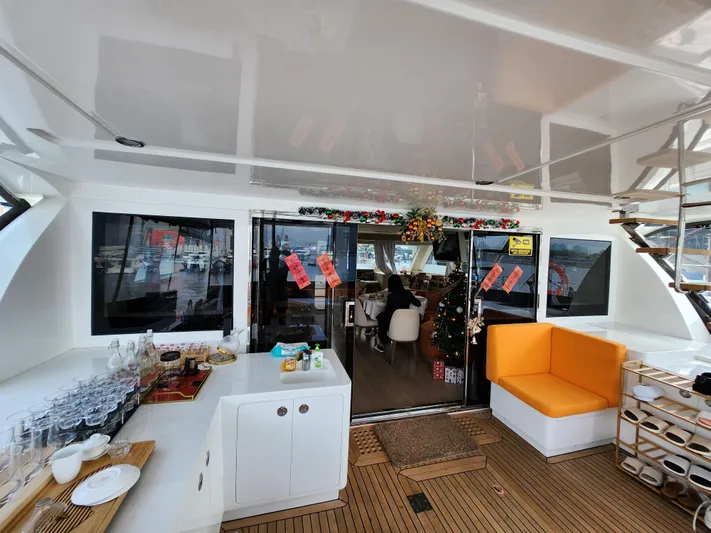  Yacht Photos Pics Luxurious Heysea Seaview 56 yacht interior, featuring modern decor and comfortable seating, 2025 model.