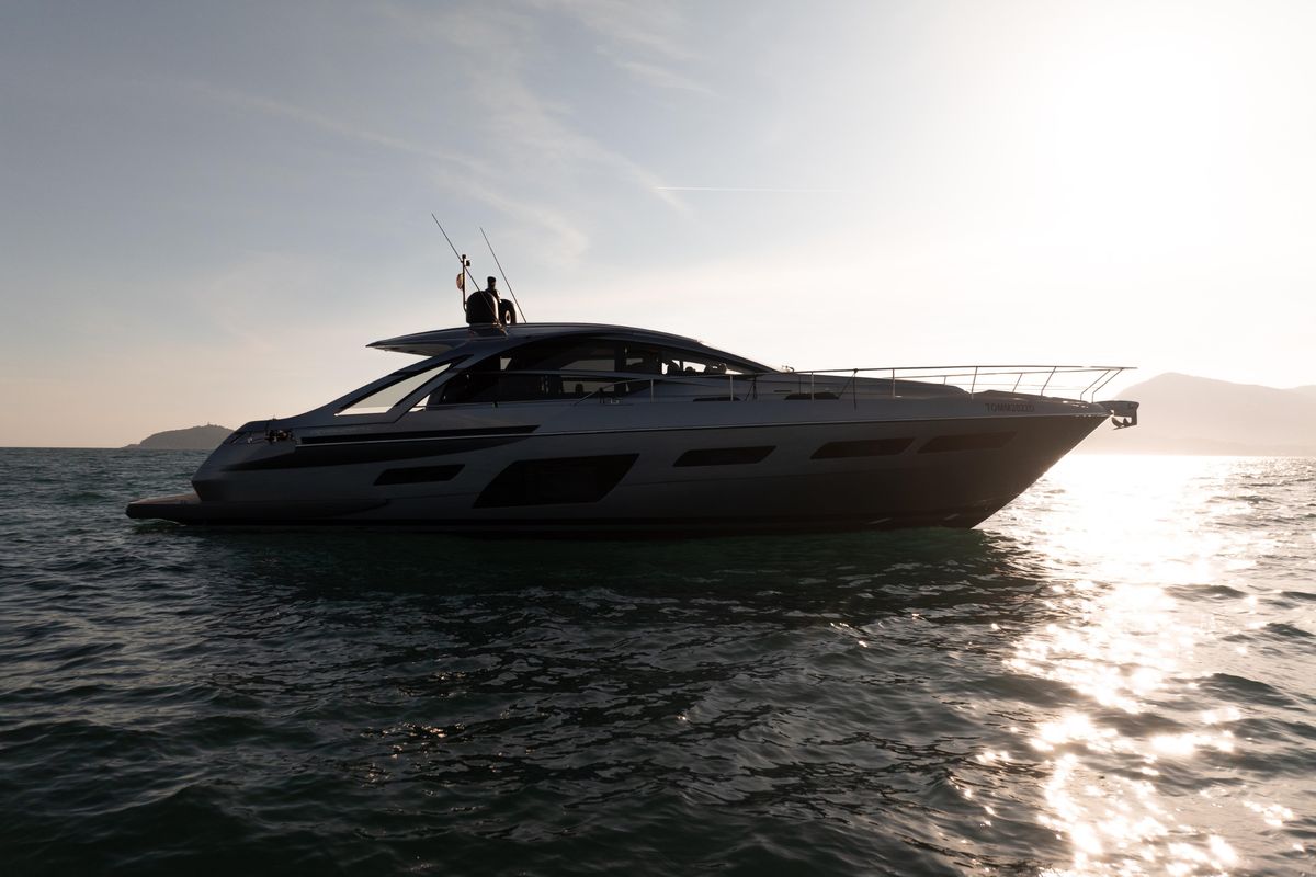 2022 Pershing 69 